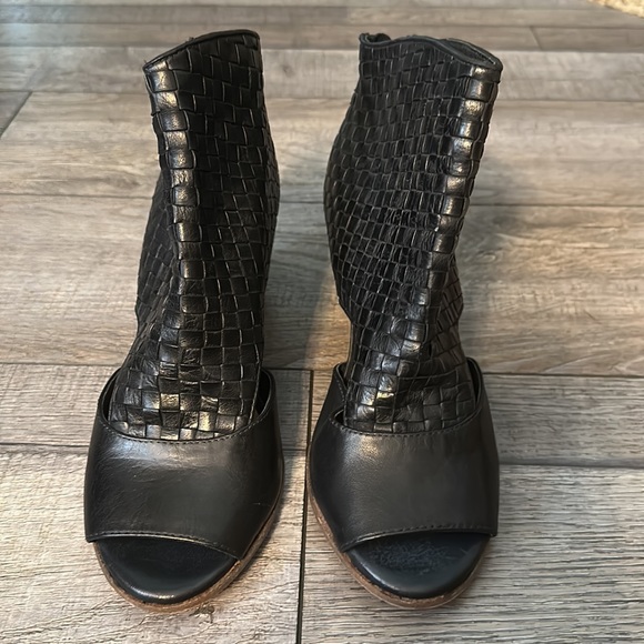 Boots - Picture 2 of 7